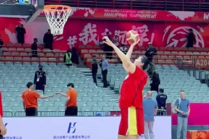 18岁张子宇正是长身体的时候 不多拉伸怎么行？