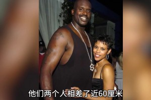 赛后更衣室全队为杜兰特的里程碑庆祝！